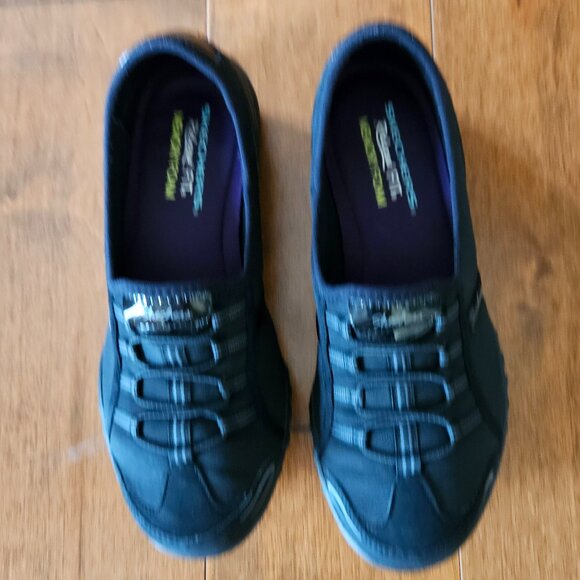 Skechers Size 7 Black Relaxed Fit Memory Foam Slip On Shoe Bike - Picture 2 of 5